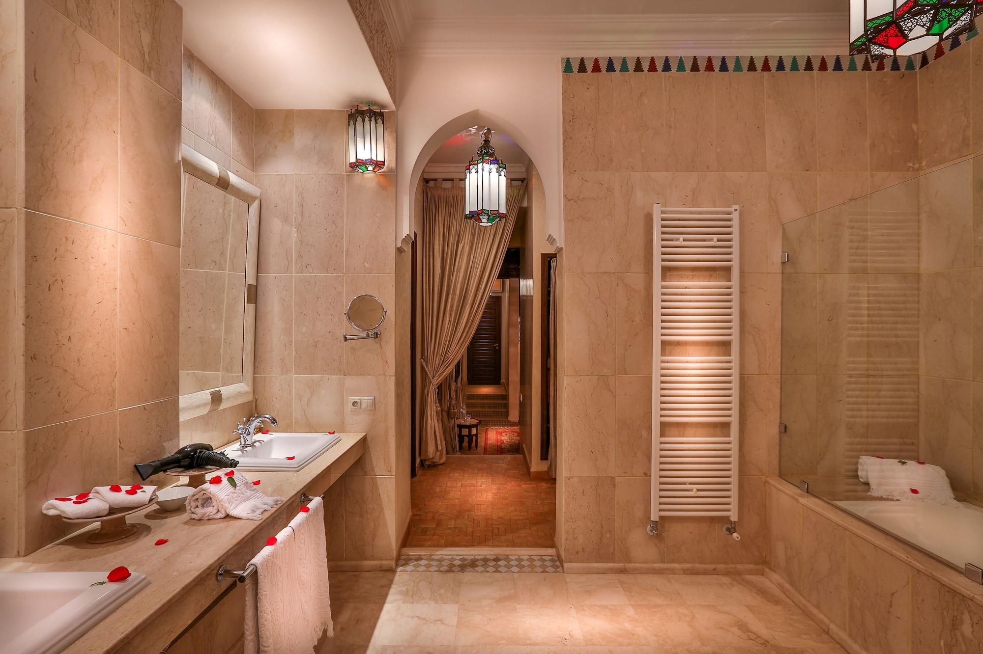 ホテル リヤド クニザ マラケシュ エクステリア 写真 Bathroom