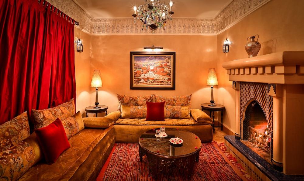 ホテル リヤド クニザ マラケシュ エクステリア 写真 A Moroccan living room