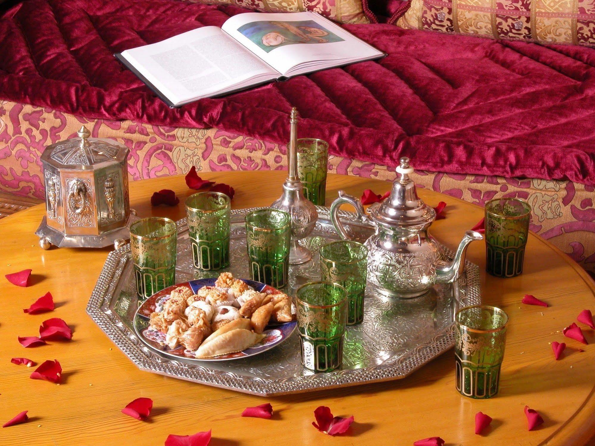 ホテル リヤド クニザ マラケシュ エクステリア 写真 Moroccan mint tea