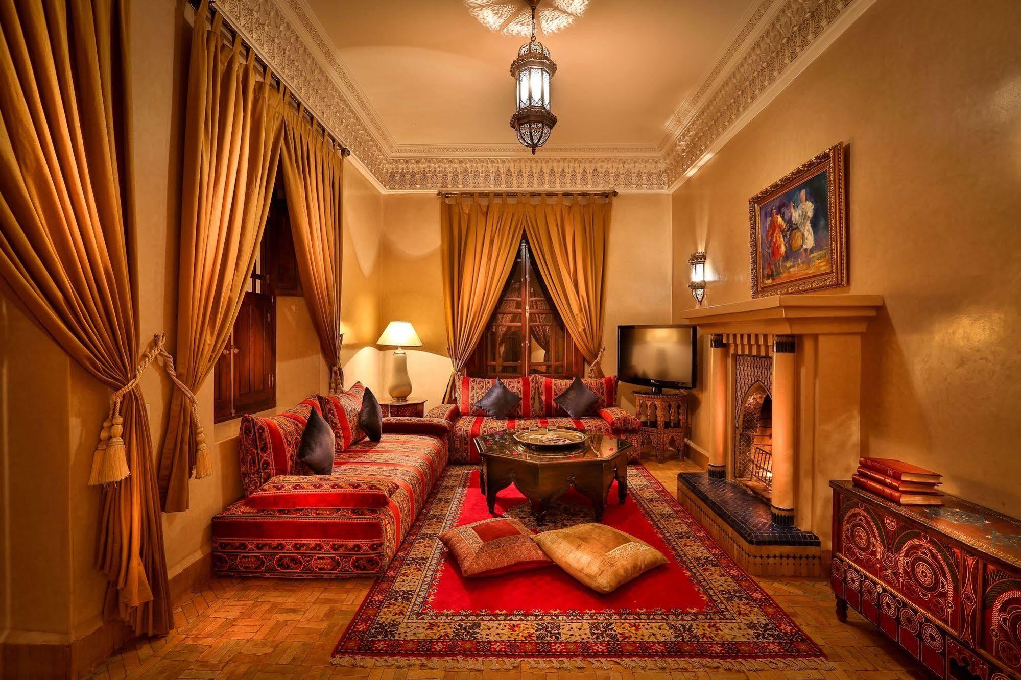 ホテル リヤド クニザ マラケシュ エクステリア 写真 A Moroccan living room
