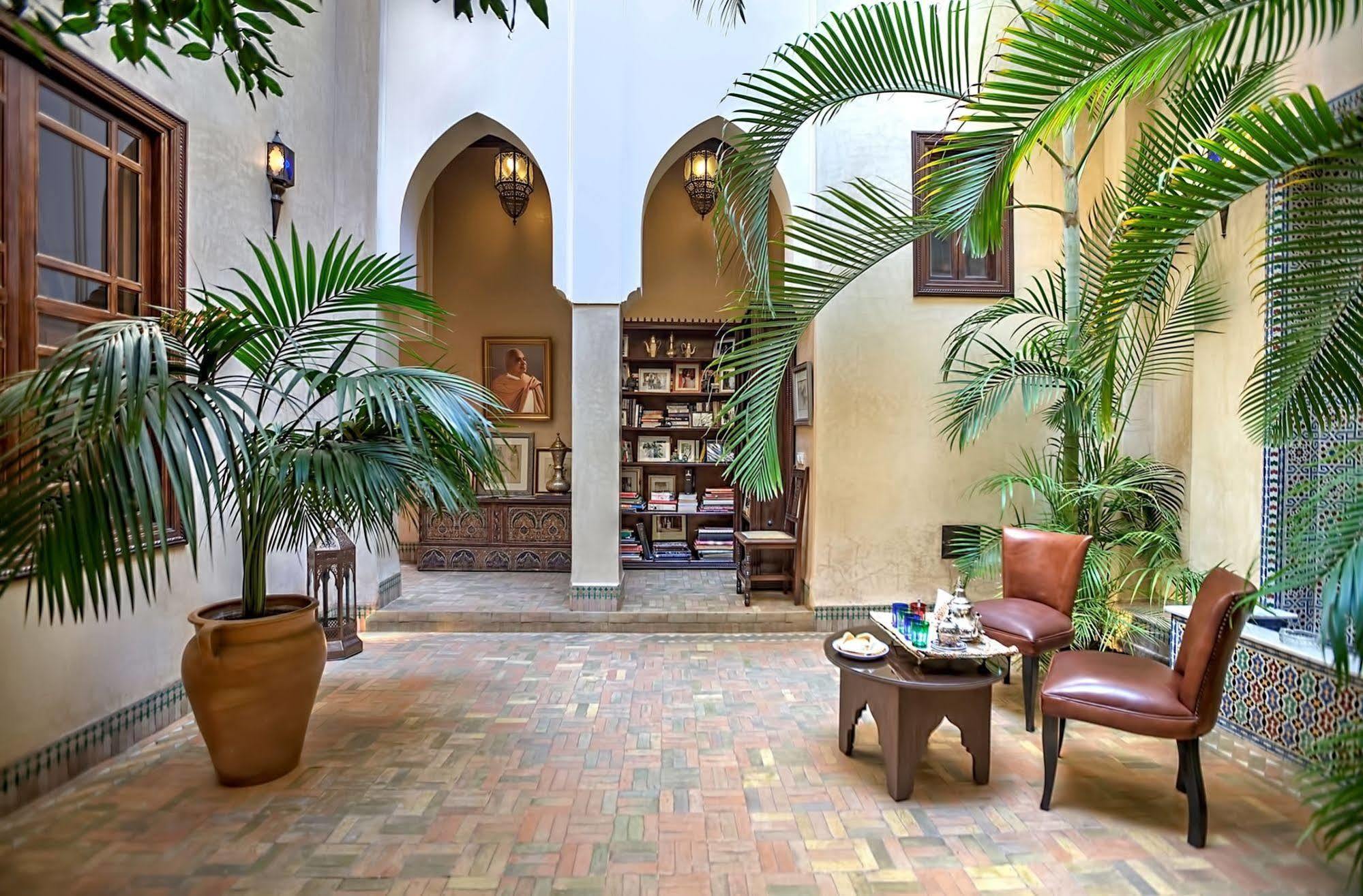 ホテル リヤド クニザ マラケシュ エクステリア 写真 The interior of the library