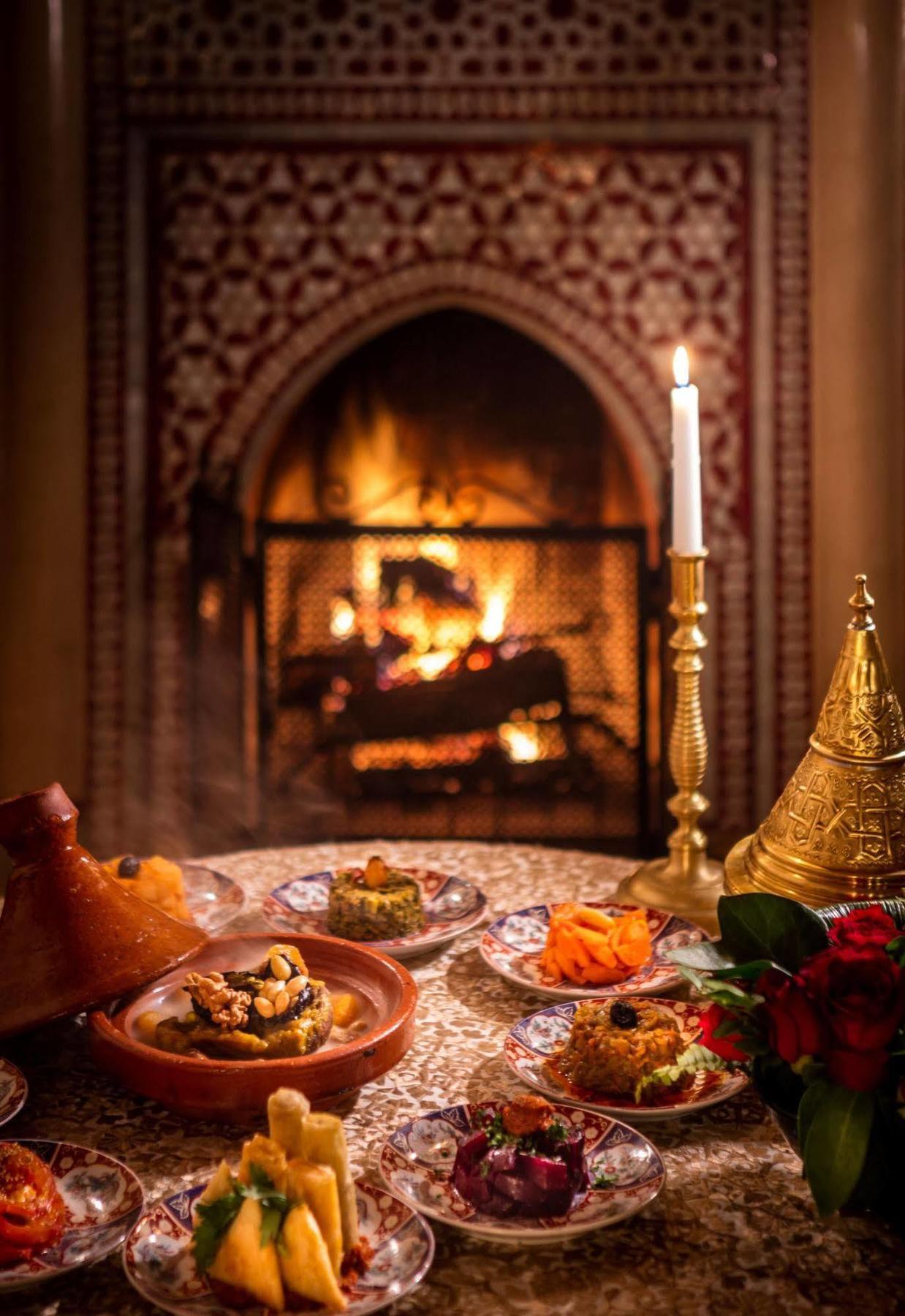 ホテル リヤド クニザ マラケシュ エクステリア 写真 A fireplace in a Moroccan riad