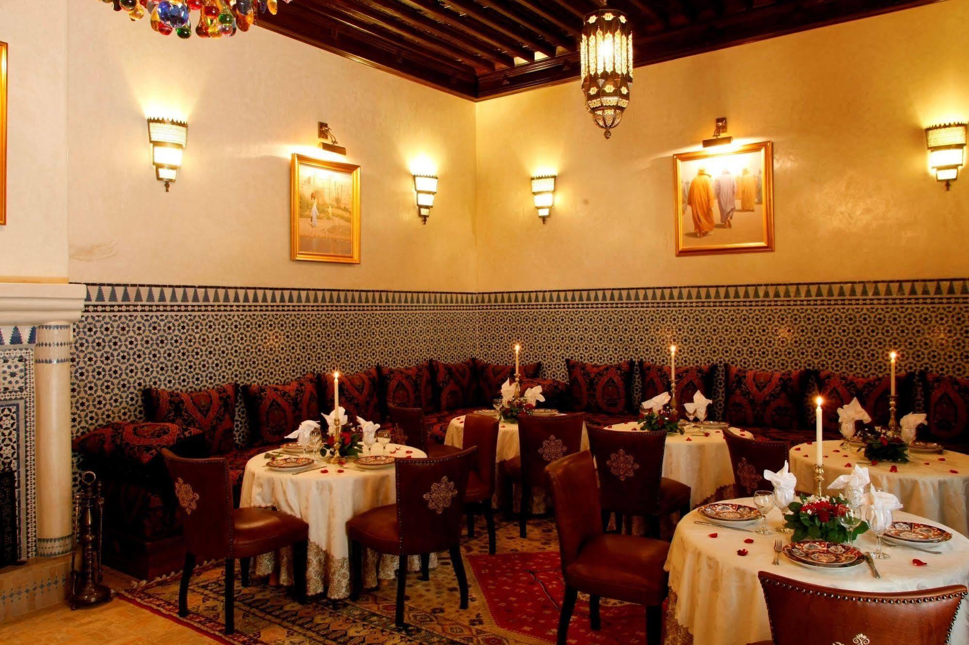 ホテル リヤド クニザ マラケシュ エクステリア 写真 Restaurant in Marrakech