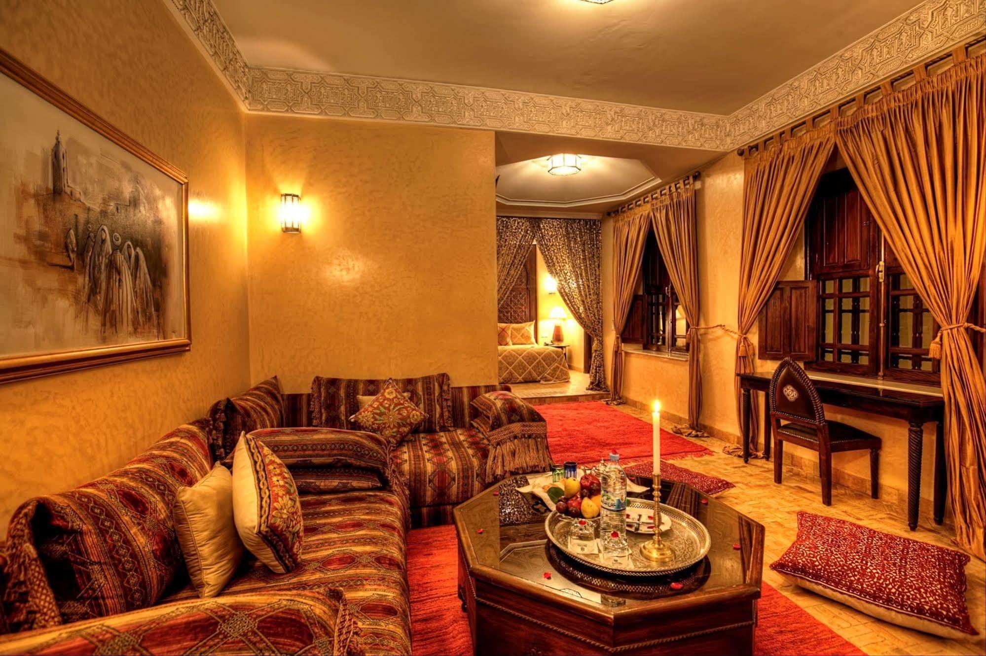 ホテル リヤド クニザ マラケシュ エクステリア 写真 A suite at the hotel