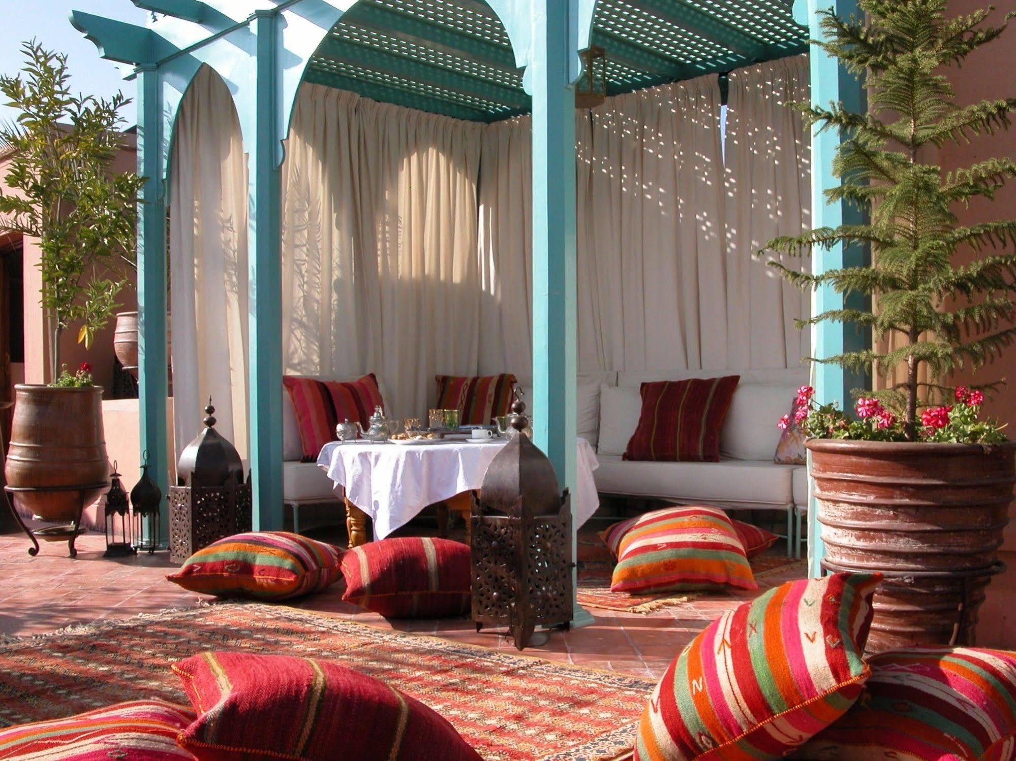 ホテル リヤド クニザ マラケシュ エクステリア 写真 Roof terrace at the Hotel Amanjena